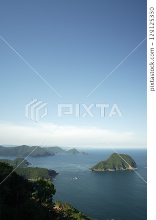 Blue seas and islands 129125330