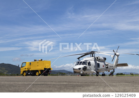Patrol helicopter and power supply vehicle Patrol helicopter and power supply vehicle 129125409
