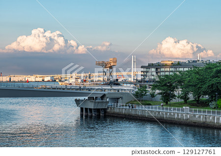 A Dialogue Between Iron and Clouds 129127761