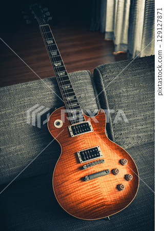 Beautiful wood-grain electric guitar Beautiful wood-grain electric guitar 129127871