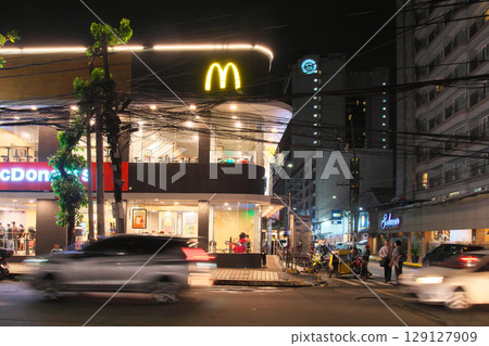 活力菲律賓－繁華的馬尼拉（馬拉特）城市景觀的夜景（2025年5月） 129127909