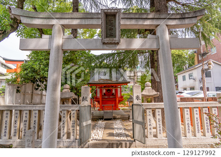 Ikuta Shrine, one of Japan's oldest and most prestigious shrines, and its branch shrine, Matsuo Shrine (the birthplace of Nadagogo Sake Brewery), are located in Shimoyamate-dori, Chuo Ward, Kobe City. Ikuta Shrine, one of Japan's oldest and most prestigious shrines, and its branch shrine, Matsuo Shrine (the birthplace of Nadagogo Sake Brewery), are located in Shimoyamate-dori, Chuo Ward, Kobe City. 129127992