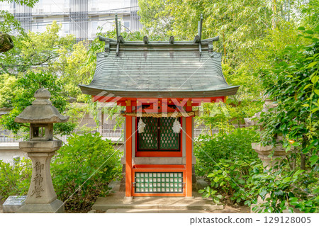 Ikuta Shrine, one of the oldest and most prestigious shrines in Japan, has Ichikishima Shrine (the god of water and performing arts) as its subsidiary shrine. Located in Shimoyamate-dori, Chuo-ku, Kobe. 129128005