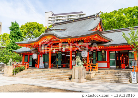 生田神社（Ikuta-san）是日本最古老、最負盛名的神社之一，其拜殿位於神戶市中央區下山手通。 129128010