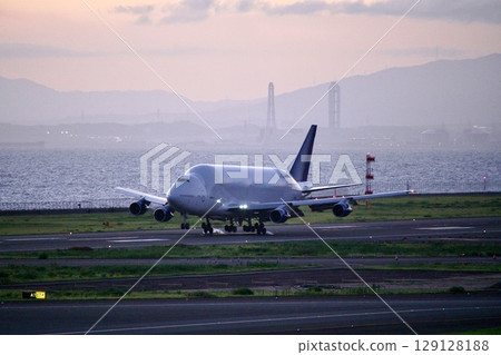 夢想運輸機降落在新特麗亞機場 夢想運輸機降落在新特麗亞機場 129128188