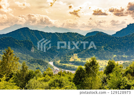 View on the Szczawnica and Pieniny from the trail on Beresnik (Poland) View on the Szczawnica and Pieniny from the trail on Beresnik (Poland) 129128973
