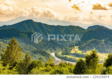 View on the Szczawnica and Pieniny from the trail on Beresnik (Poland) View on the Szczawnica and Pieniny from the trail on Beresnik (Poland) 129128974