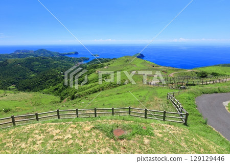 [Shimane Prefecture] A clear view from Akahageyama Observatory (Chiburi Island, Oki Islands) 129129446