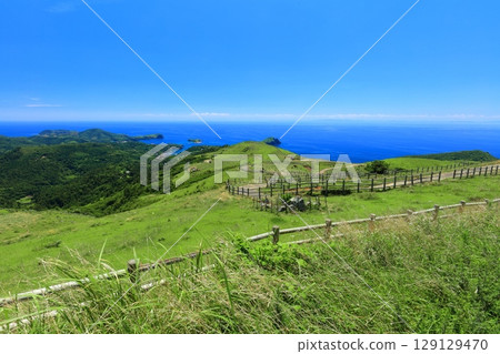 [Shimane Prefecture] A clear view from Akahageyama Observatory (Chiburi Island, Oki Islands) 129129470