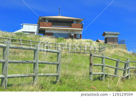 [Shimane Prefecture] Akahageyama Observatory on a clear day (Chiburi Island, Oki Islands) 129129504