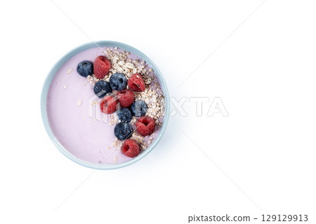 Healthy smoothie bowl with berries 129129913