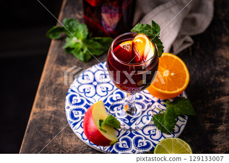 Traditional Spanish sangria from red wine Traditional Spanish sangria from red wine 129133007