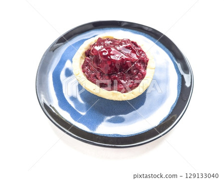 Berry tart on a blue plate, close-up Berry tart on a blue plate, close-up 129133040