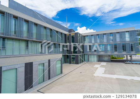 Ide Town, Kyoto Prefecture, Ide Town Hall new building courtyard, earthen floor 129134078
