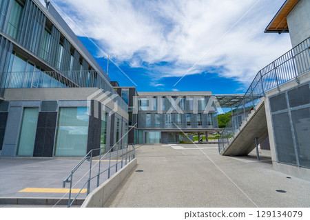 京都府井手町井手町政府新館庭院、土質地板 京都府井手町井手町政府新館庭院、土質地板 129134079