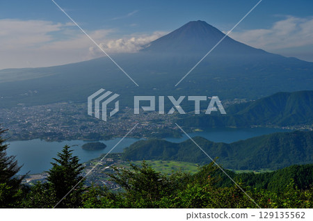 Mt. Fuji and Lake Kawaguchi in summer as seen from the first observation deck at Shindo Pass on Mount Hafu in the Misaka Mountains 129135562