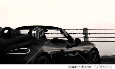 有光澤的黑色敞篷車 有光澤的黑色敞篷車 129135740