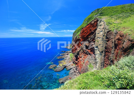 [Shimane Prefecture] Chifu Sekiheki on a clear day (Chiburi Island, Oki Islands) 129135842