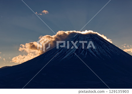 Fuji of dawn seen from Ryuga-dake 129135903