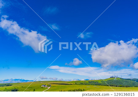 [Nagano Prefecture] View of Ogato from Mt. Ushibuse on the Utsukushigahara Plateau 129136015
