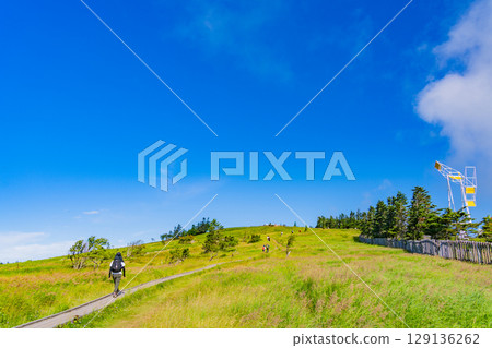 【長野縣】美原高原牛伏山散步道上的人們 129136262