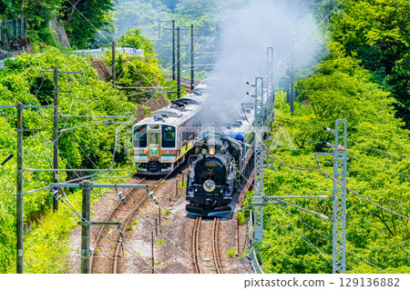 The C61-hauled SL Gunma Minakami and a 211 series train pass each other (Minakami-Kamimaki) The C61-hauled SL Gunma Minakami and a 211 series train pass each other (Minakami-Kamimaki) 129136882