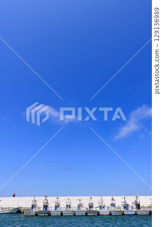 六月湛藍天空下的宗谷岬和宗谷港海岸風光 六月湛藍天空下的宗谷岬和宗谷港海岸風光 129136989