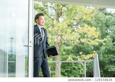 Male teacher walking through a school corridor (high school/junior high school) 129138616