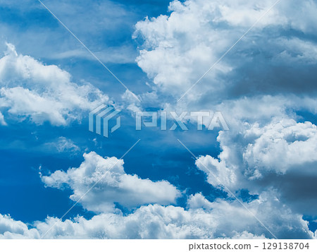 夏天的藍天白雲 129138704