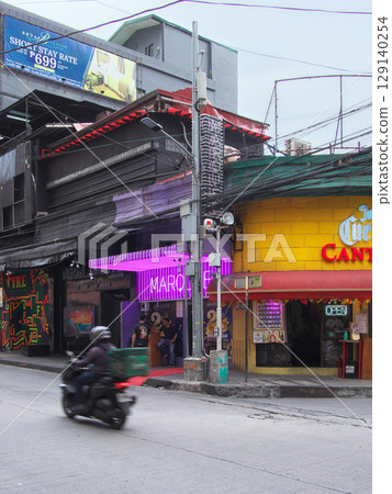 活力菲律賓－馬尼拉（馬卡蒂）繁華的街道城市景觀（2025年5月） 129140254