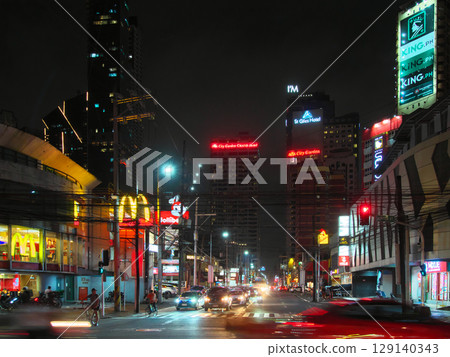 活力菲律賓－繁華的馬尼拉（馬卡蒂）城市夜景（2025年5月） 129140343