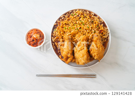 Korean instant noodles with fried chicken or Fried chicken ramyeon 129141428