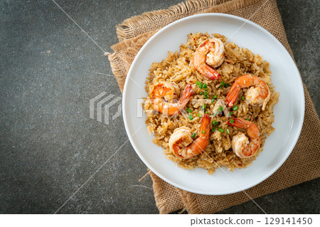 garlic fried rice with shrimps 129141450