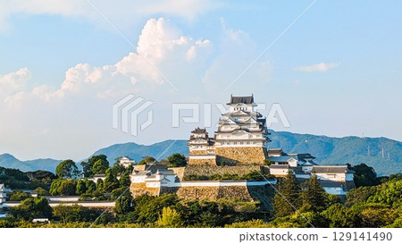 藍天和姬路城堡 129141490