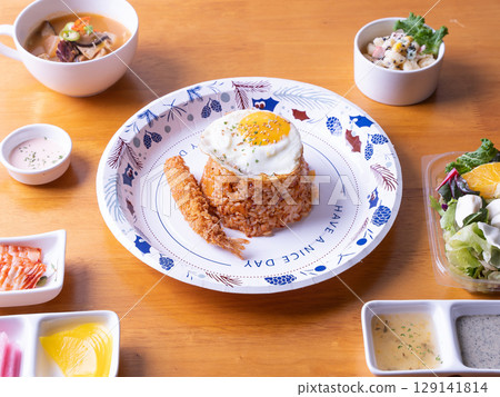 rice with pork or beef or other meat ingredients 129141814