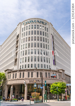 大丸神戶店位於神戶市中心三宮。從Tor Road看到的景色。神戶市中央區明石町。 129141964