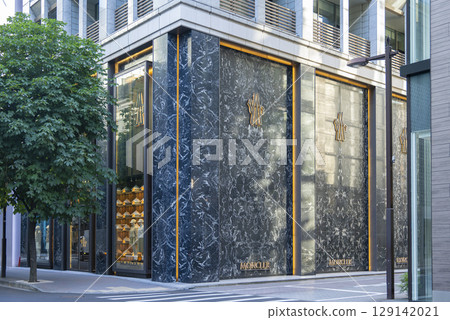 MONCLER Tokyo Ginza store MONCLER Tokyo Ginza store 129142021