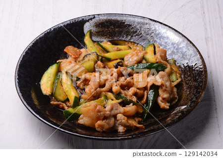 Spicy stir-fried pork, eggplant and cucumber with miso 129142034