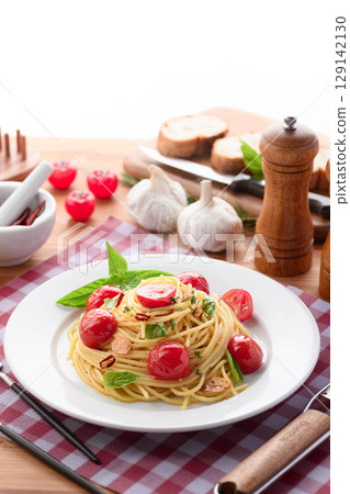 Steaming cherry tomato and basil peperoncino Steaming cherry tomato and basil peperoncino 129142130