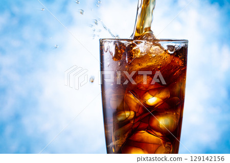 Pour iced coffee Pour iced coffee 129142156