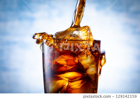 Pour iced coffee 129142159