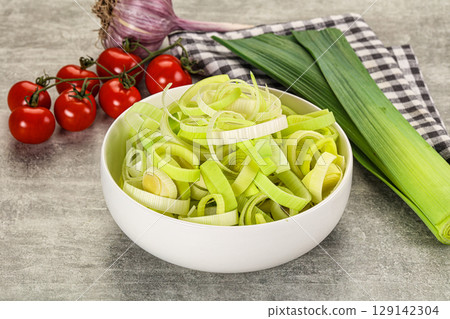 Fresh ripe green leek slices Fresh ripe green leek slices 129142304