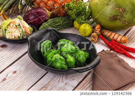 Indian green chicken mint tikka 129142366