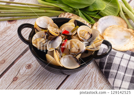 Boiled fresh clams with lemongrass Boiled fresh clams with lemongrass 129142525