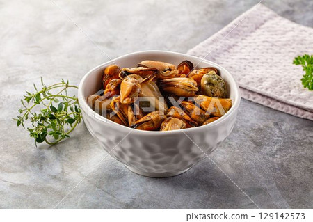 Peeled mussels heap in the bowl 129142573