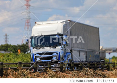 Logistics truck 129142773
