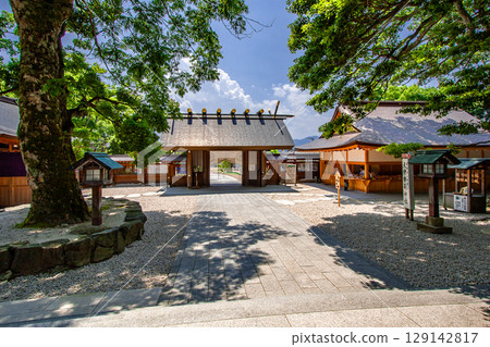 Basket shrine 129142817