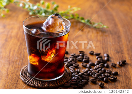 Iced coffee and coffee beans 129142842