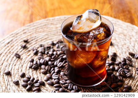 Iced coffee and coffee beans 129142909