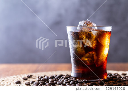 Iced coffee and coffee beans 129143028